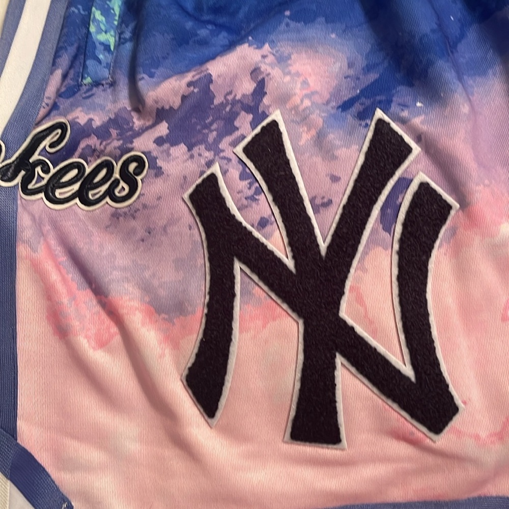 Rare Men/Women NY Yankee shorts! New with Tags! - Picture 3 of 6